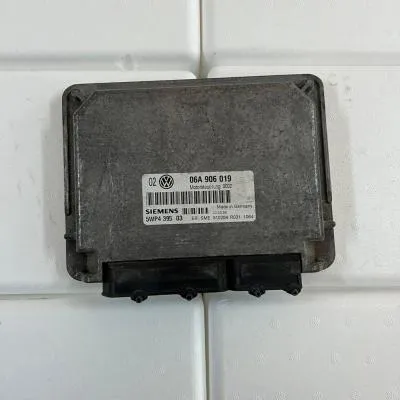 Volkswagen Golf Motor Beyni 06A 906 019, 06A906019